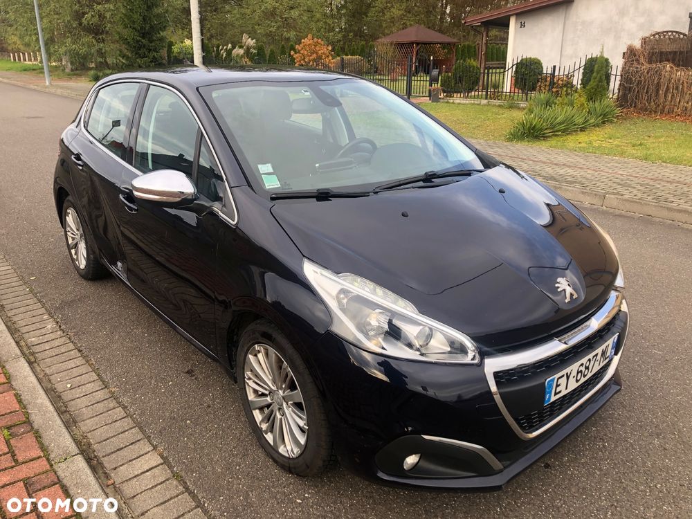 Peugeot 208 - 1