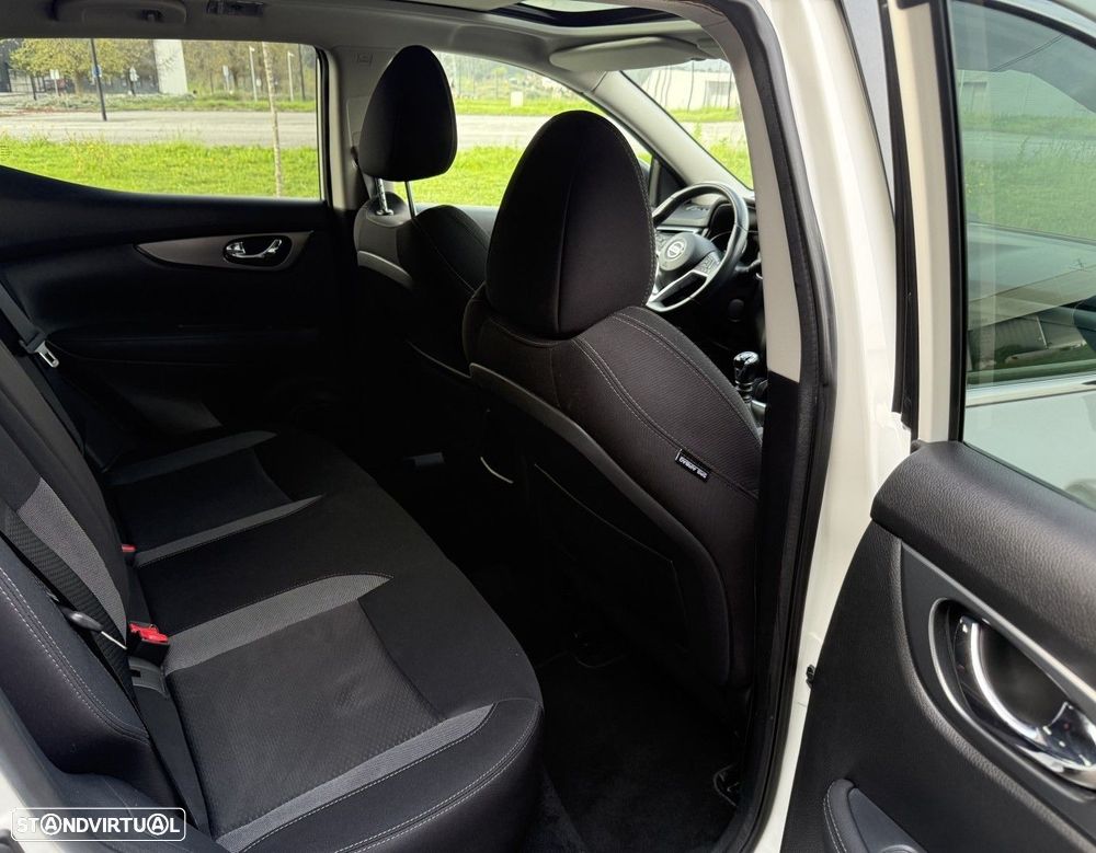Nissan Qashqai 1.5 dCi N-Connecta - 11