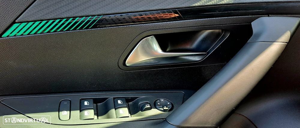 Peugeot e-2008 50 kWh Allure Pack - 37