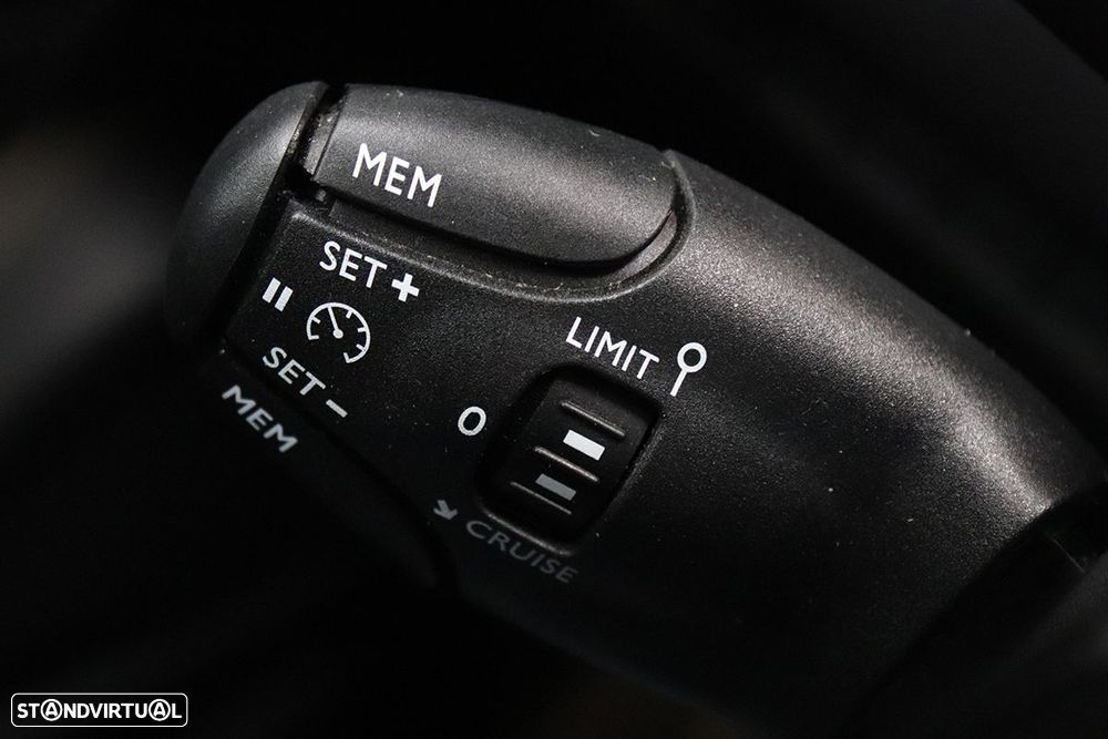 Peugeot 2008 1.2 PureTech Allure - 18