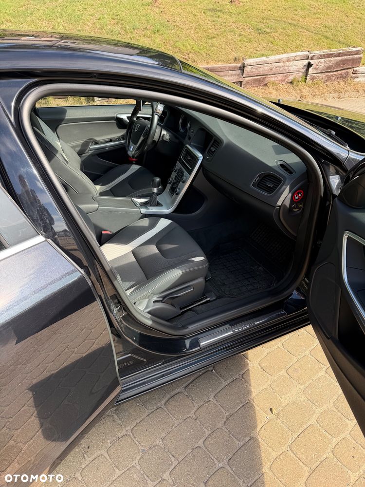 Volvo S60 D3 R-Design - 8
