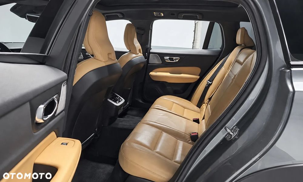 Volvo V60 Cross Country Pro T5 AWD - 8