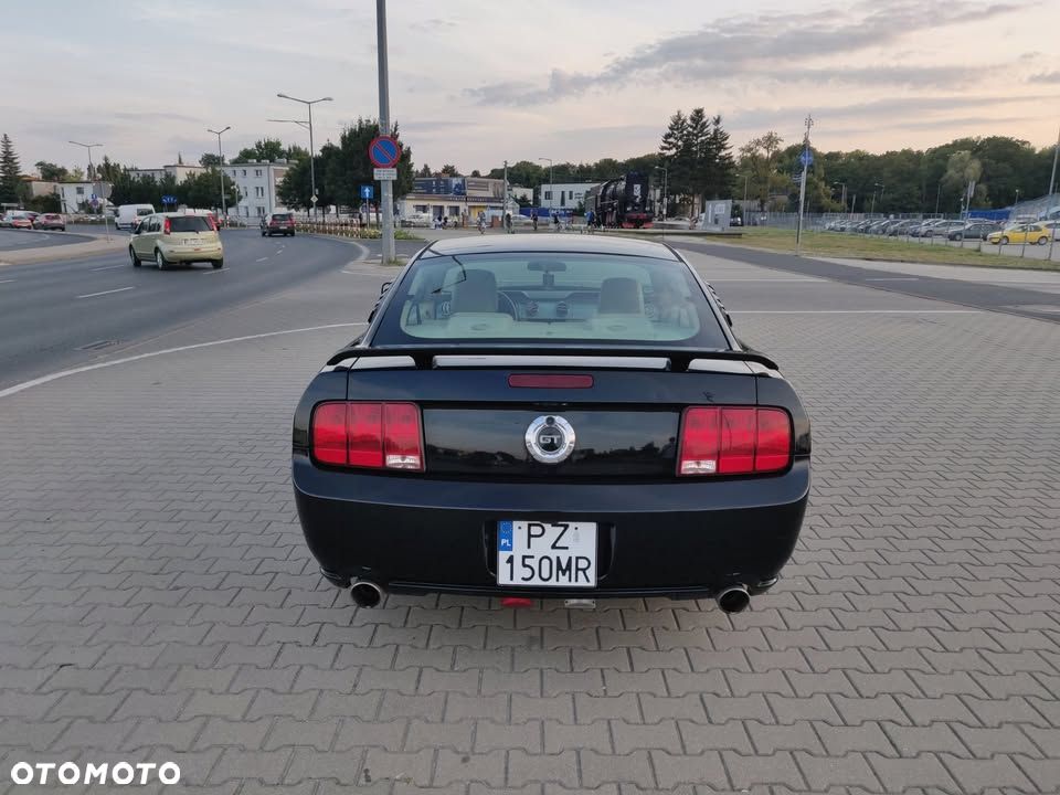 Ford Mustang - 4