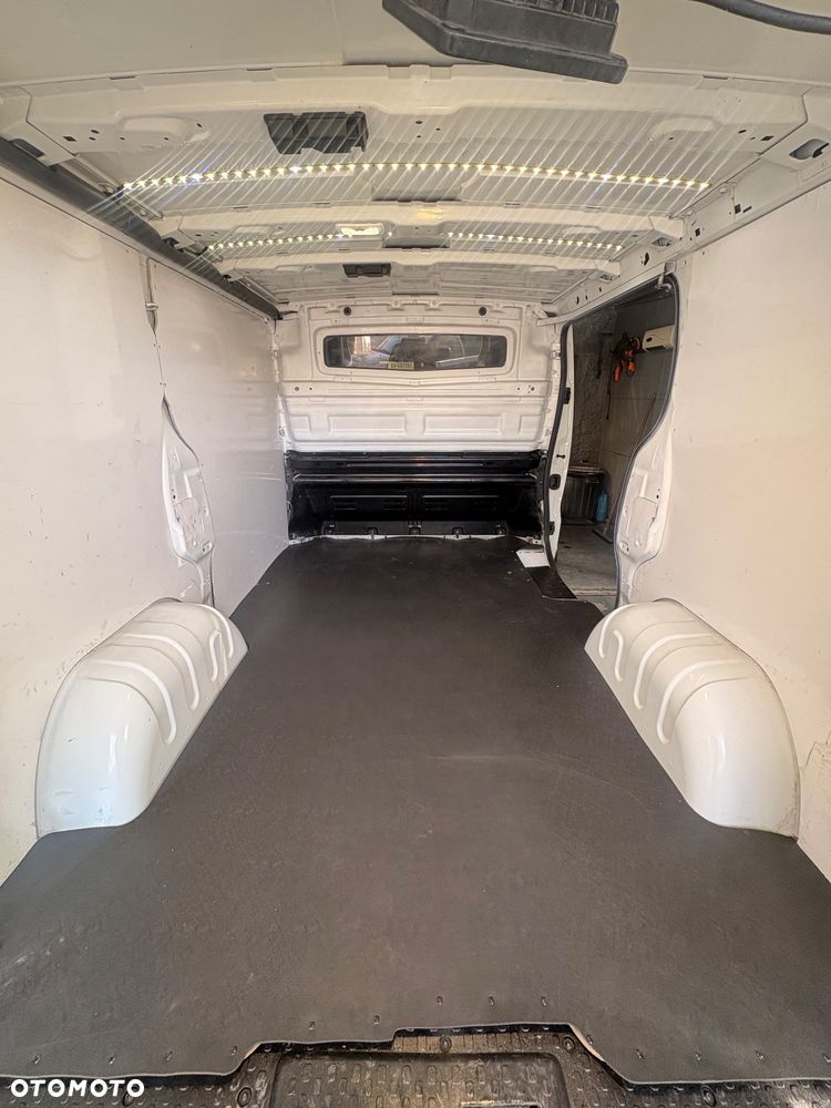 Renault Trafic - 23