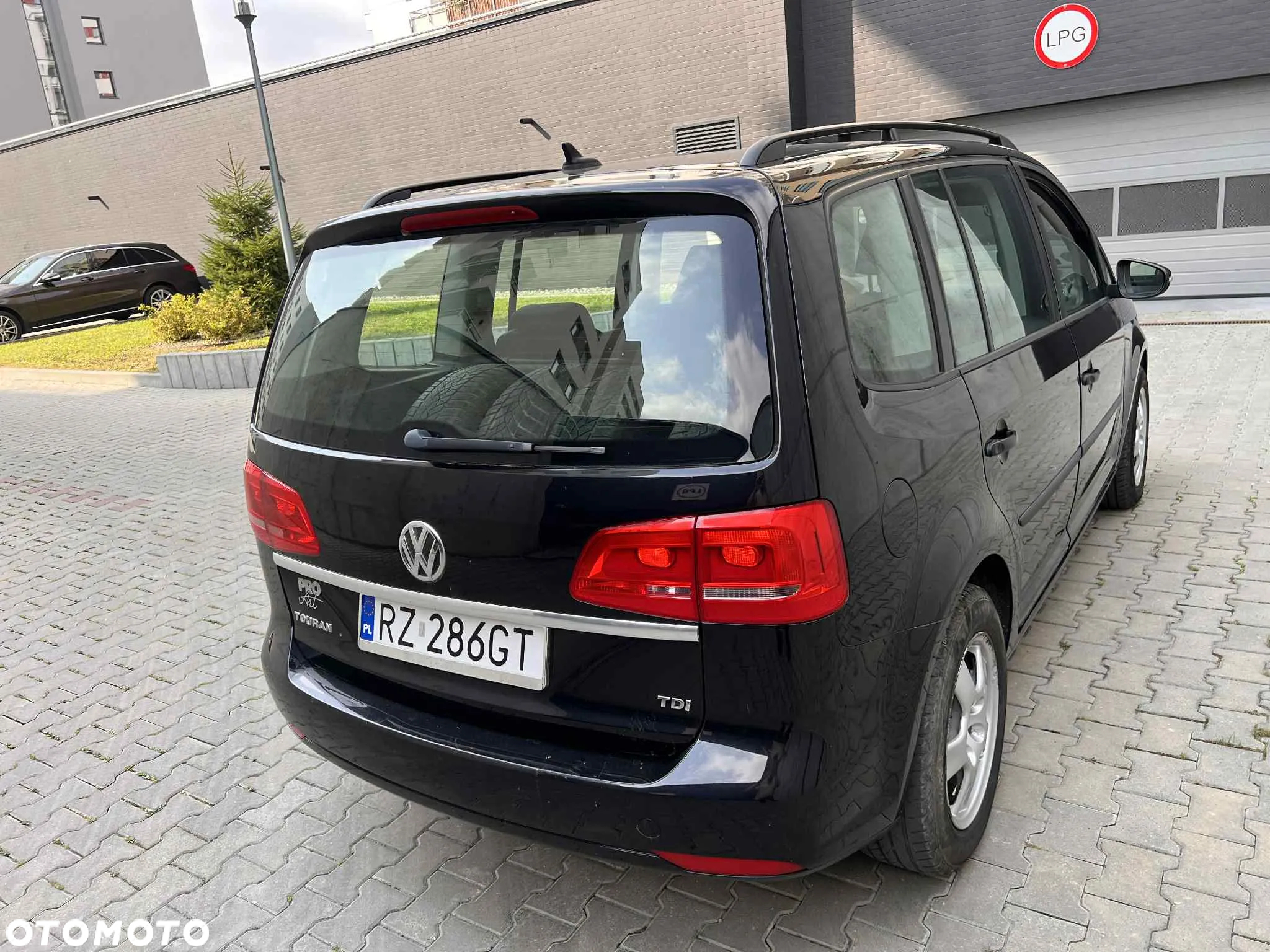 Volkswagen Touran 1.6 TDI DPF Trendline DSG - 2