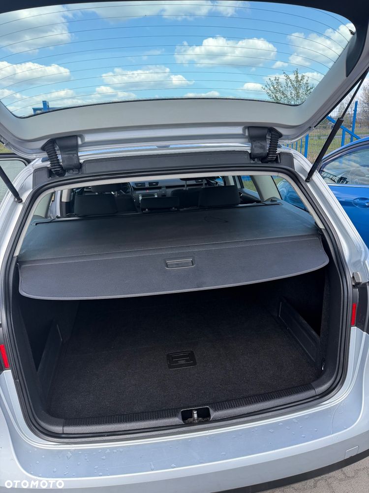 Volkswagen Passat 1.6 FSI Trendline - 24