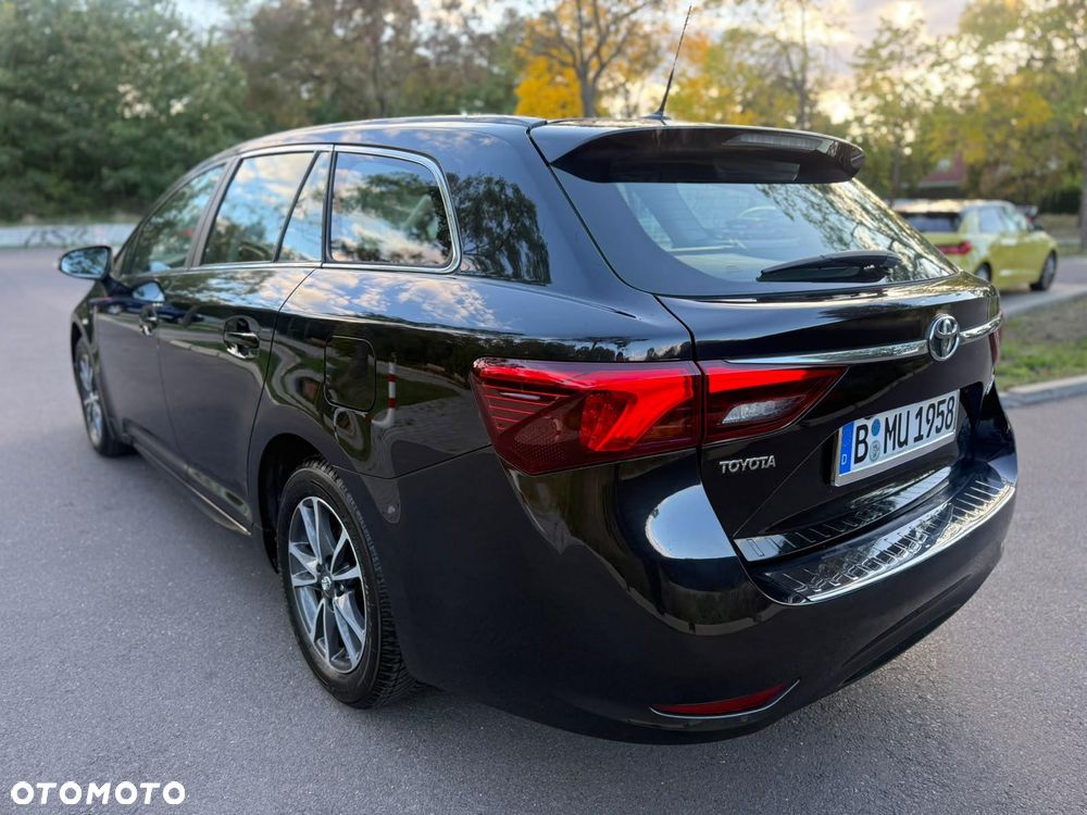 Toyota Avensis Touring Sports 1.8 Executive - 38