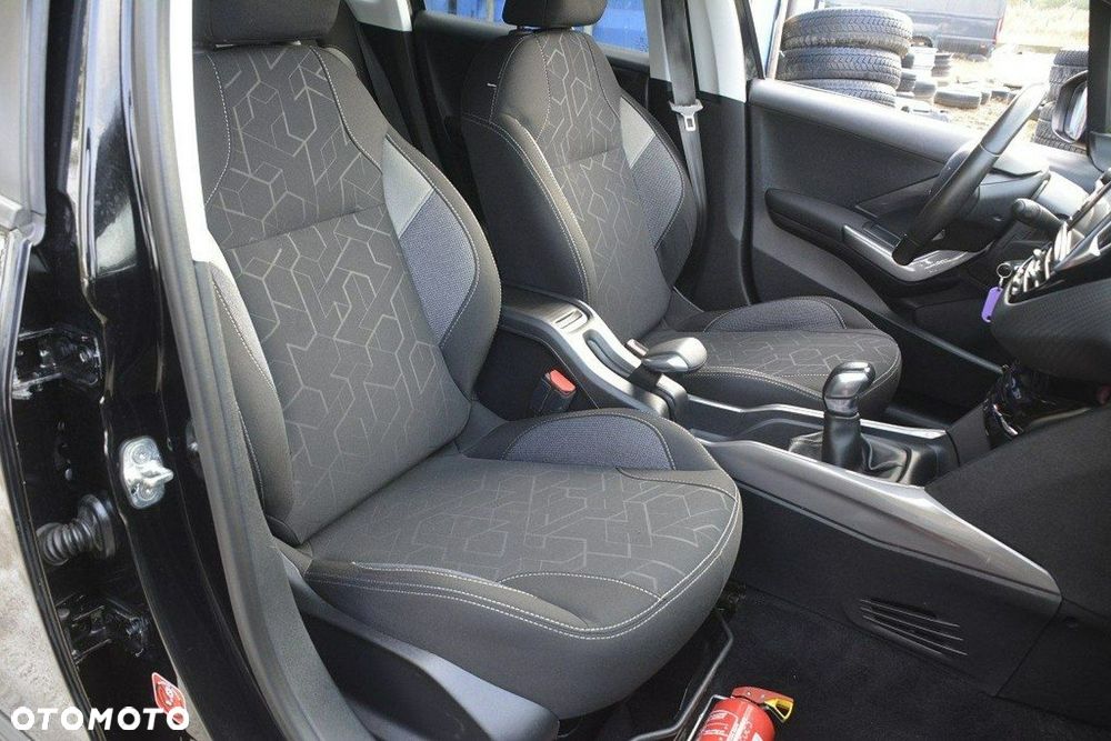 Peugeot 2008 1.2 Pure Tech Style EU6 - 21