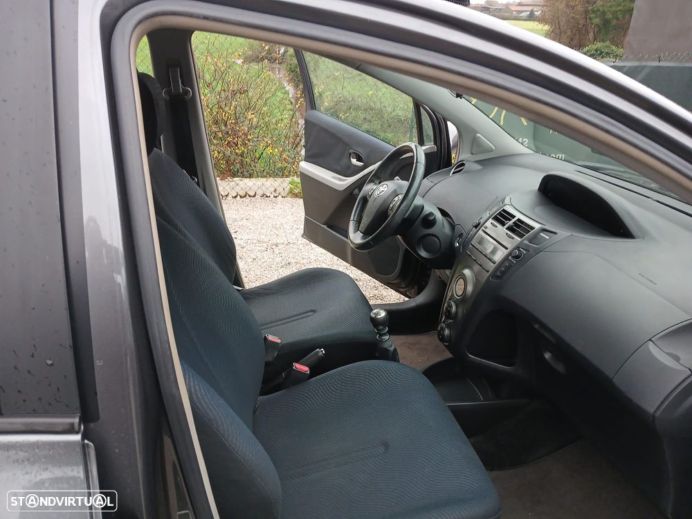 Toyota Yaris 1.4 D-4D AC - 3