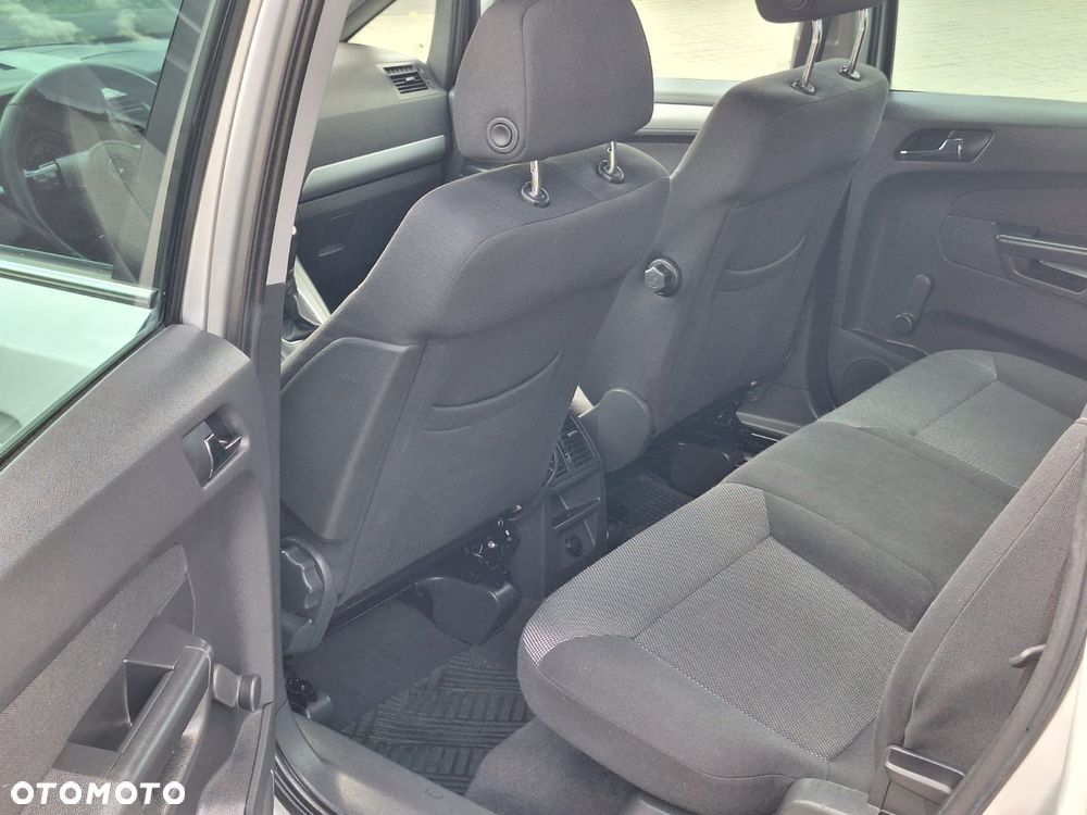 Opel Zafira - 10