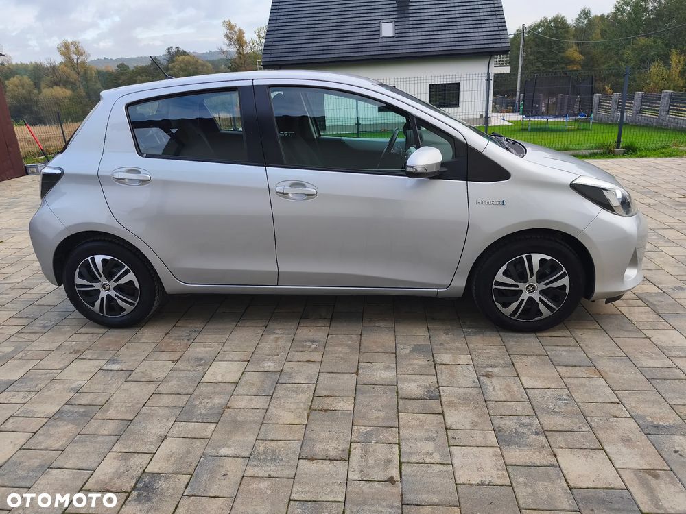 Toyota Yaris Hybrid 100 Sol - 10