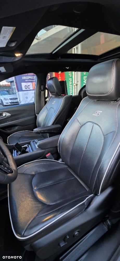 Chrysler Pacifica - 39