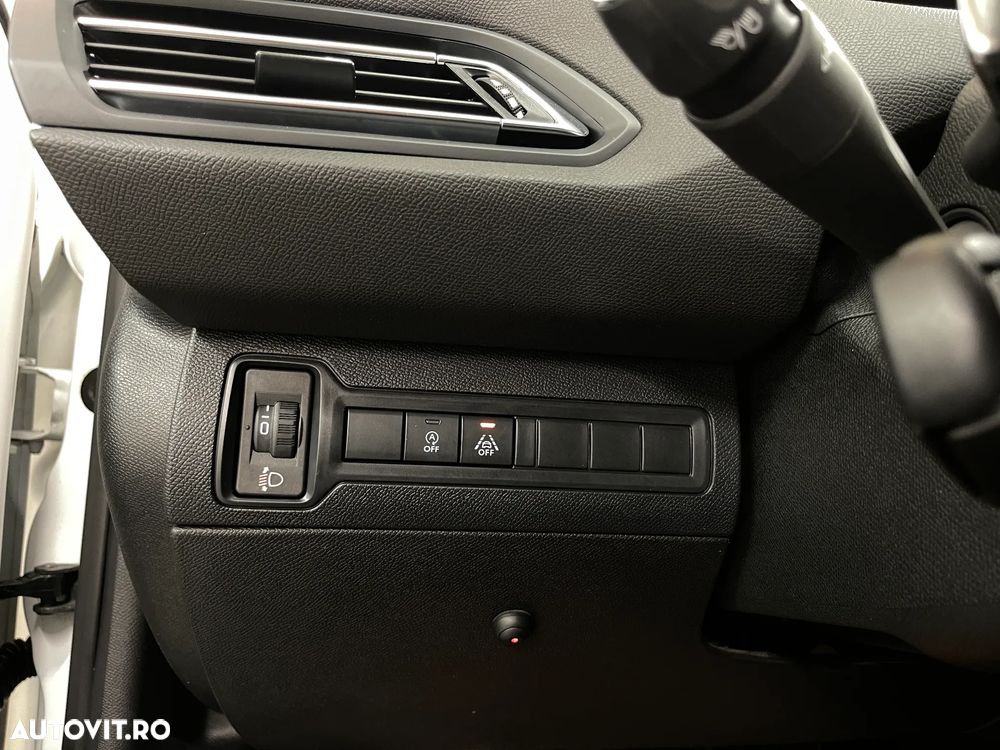 Peugeot 308 1.2 L PureTech Turbo S&S EAT8 Allure Pack - 26
