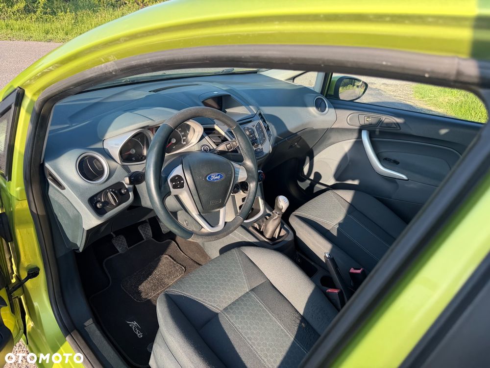 Ford Fiesta 1.3 Ghia - 10