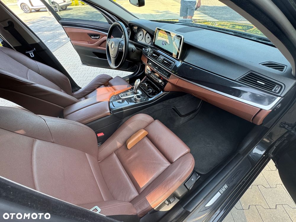 BMW Seria 5 528i xDrive - 15
