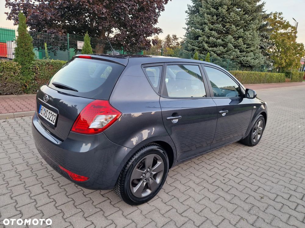 Kia Ceed - 13