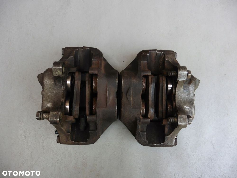 ZACISK HAMULCOWY LEWY PRZÓD KLOCKI LAND ROVER DISCOVERY I - 4