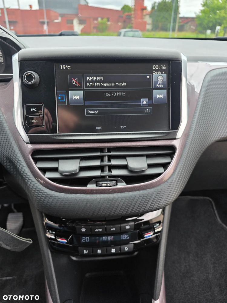 Peugeot 2008 1.2 Pure Tech Style EU6 - 11