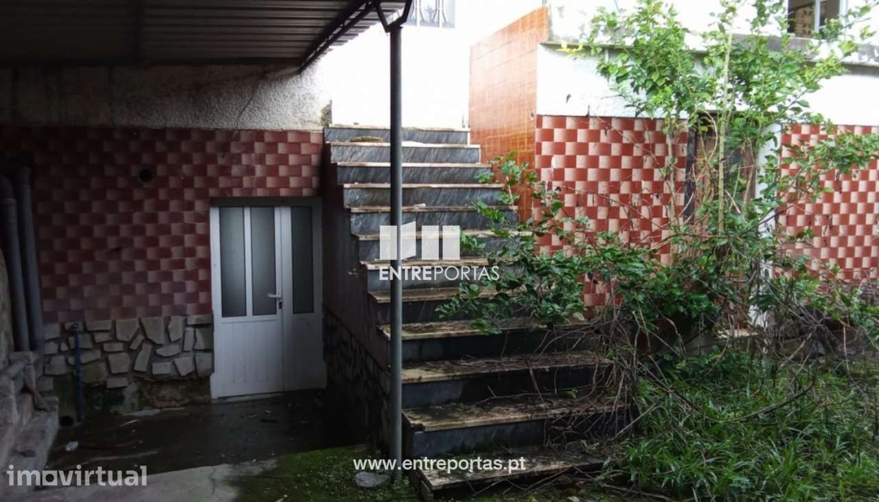 Venda de prédio p/ restauro de 2 pisos, Barroselas, Viana do Castelo - Grande imagem: 2/27