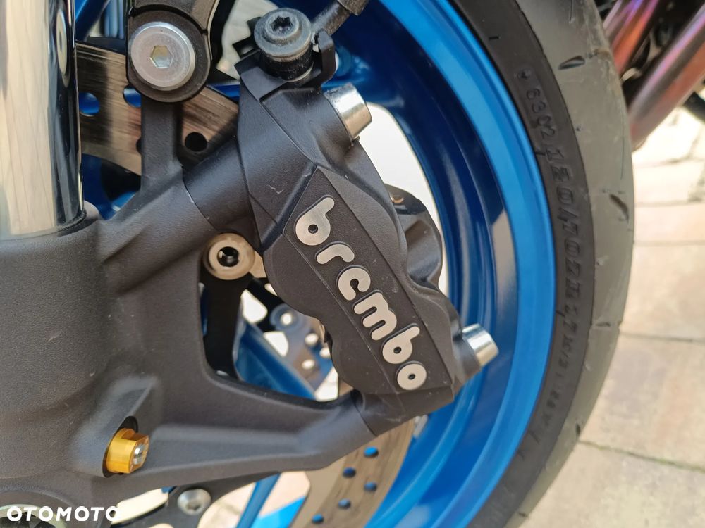 Suzuki GSX 1000 - 12