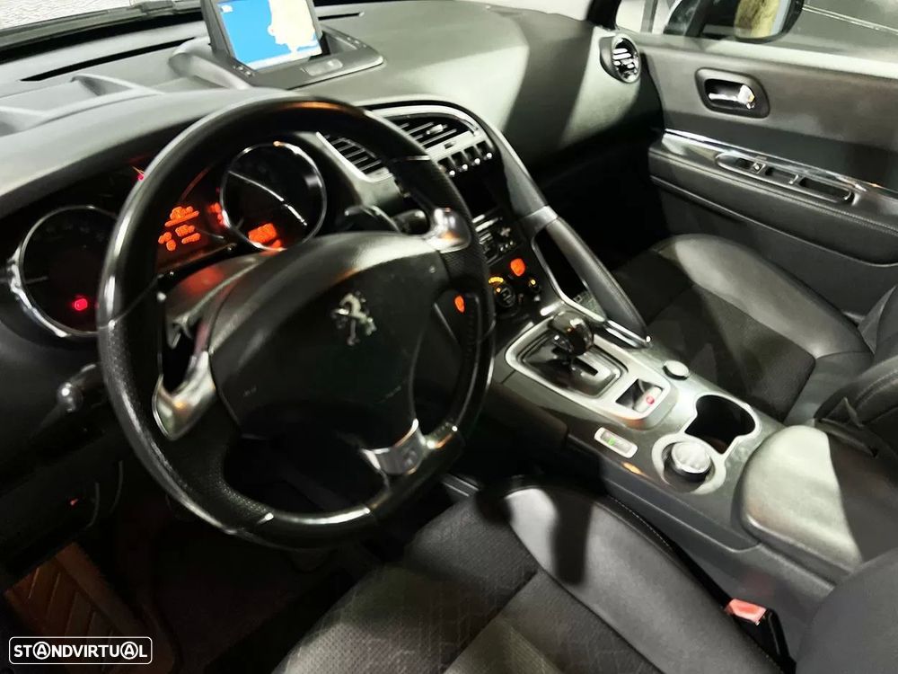 Peugeot 3008 2.0 HDi Hybrid4 99g - 12