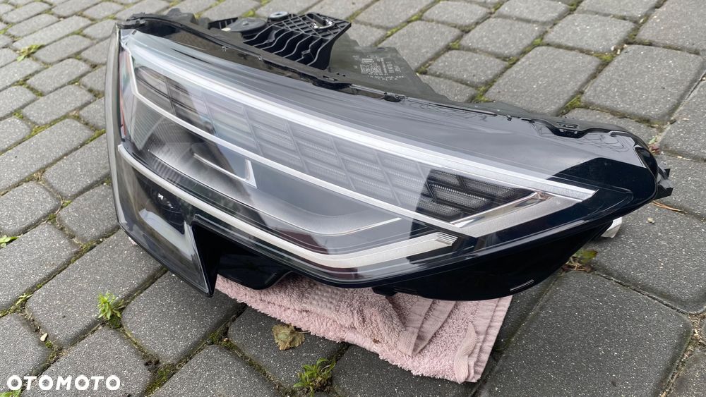 Lampa przód prawa Audi A3 8Y - 2