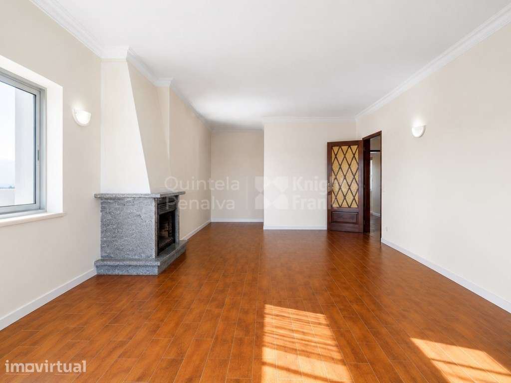 Moradia T4 com garagem e terraço em Alcoitão, Cascais - Grande imagem: 4/25
