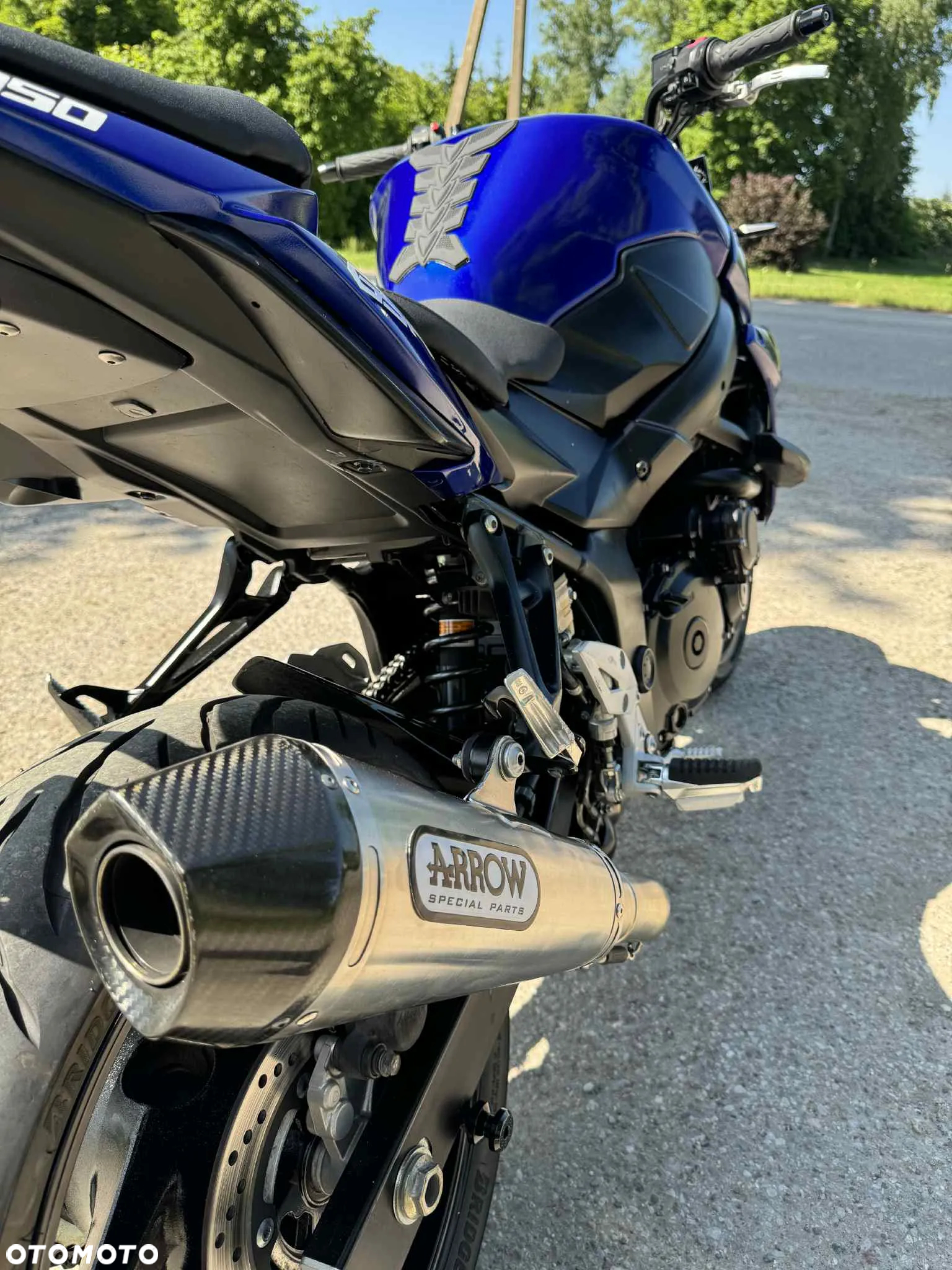 Suzuki GSR - 4