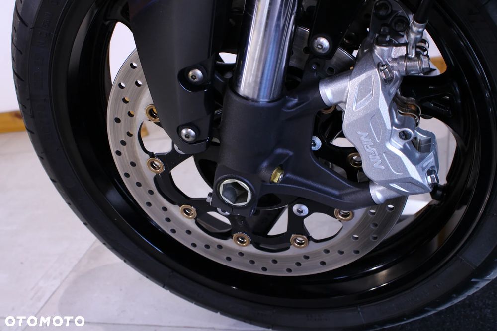 Suzuki GSX - 31