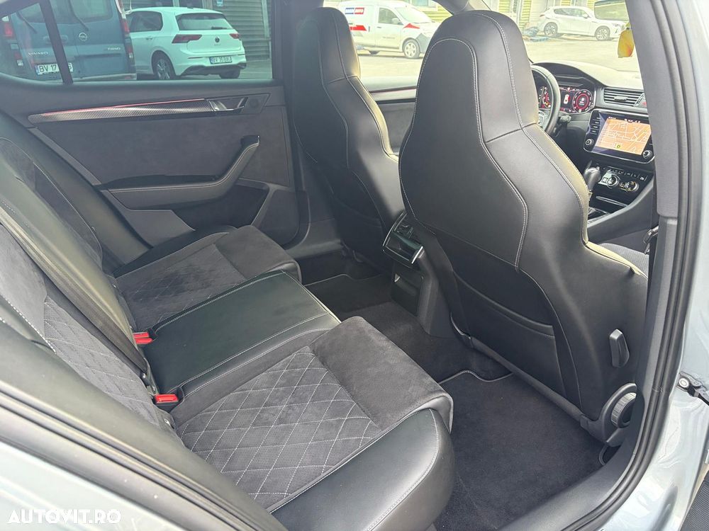 Skoda Superb 2.0 TDI DSG Sportline - 27