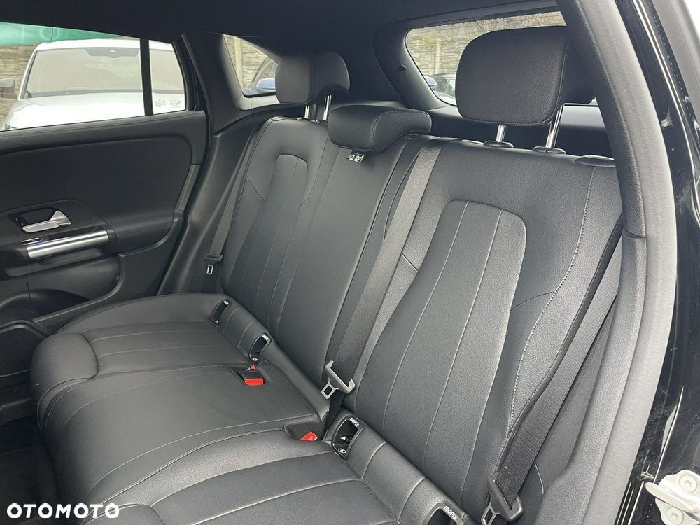 Mercedes-Benz GLA 250 4Matic 8G-DCT Style - 15