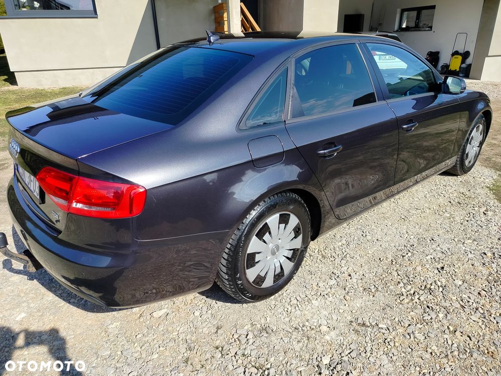 Audi A4 Limousine - 4