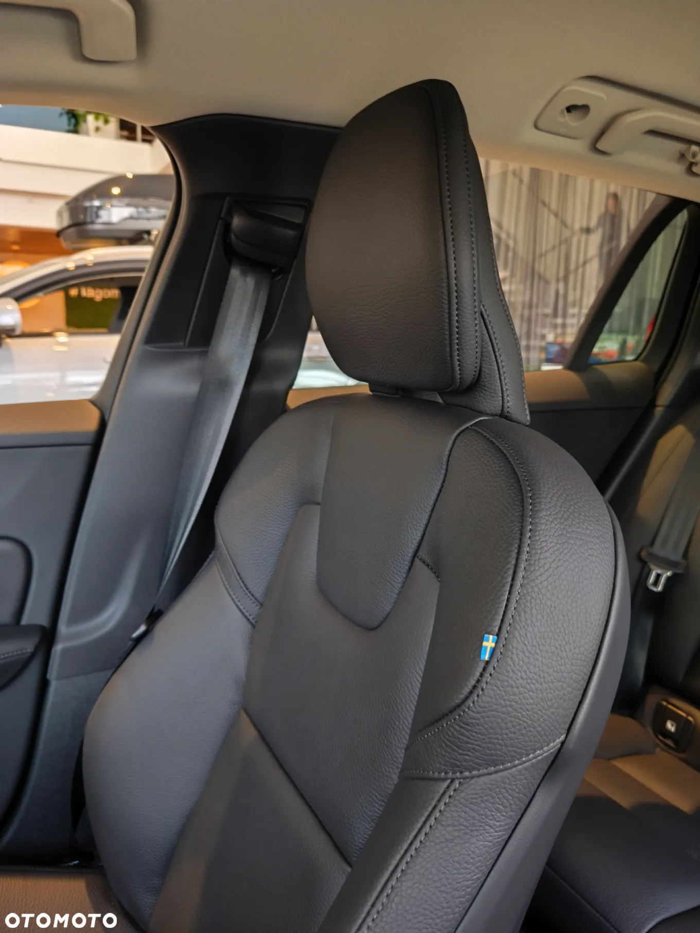 Volvo V60 T6 AWD Plug-In Hybrid Plus Dark - 12