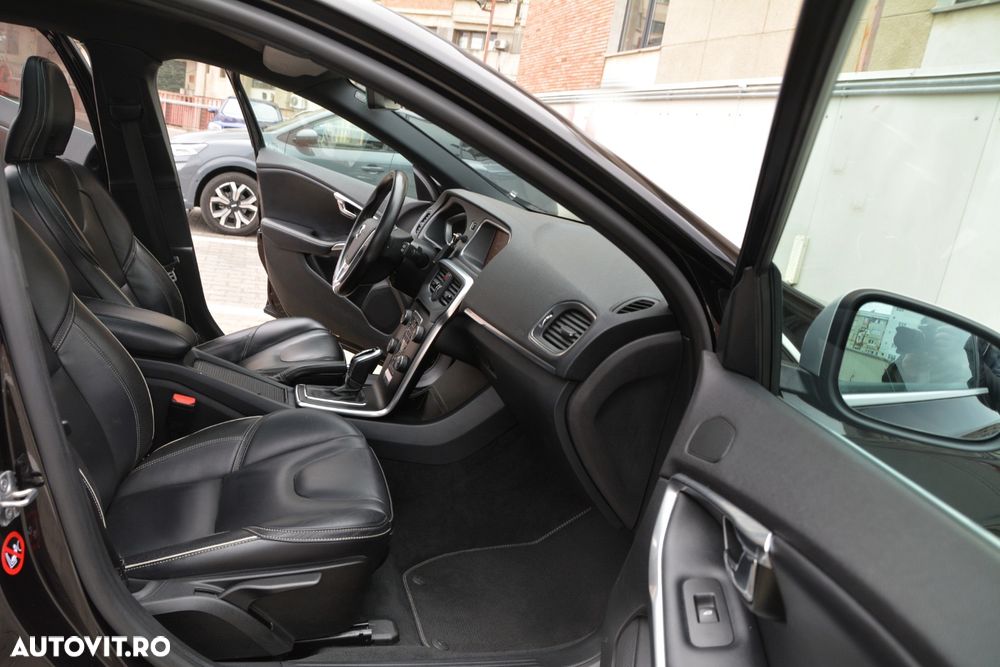 Volvo V40 D3 Aut. R-Design - 19