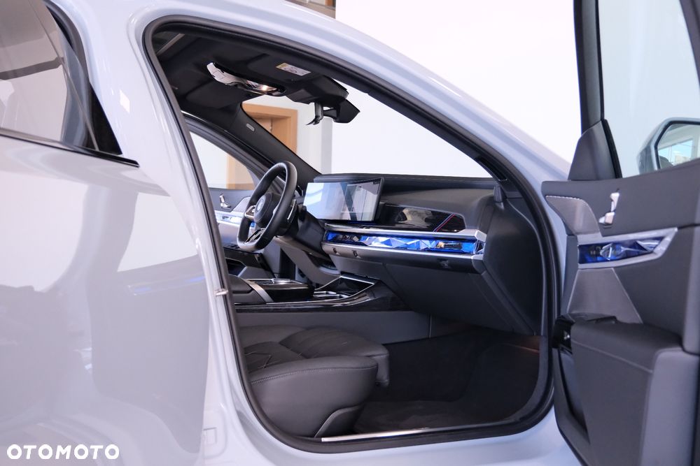 BMW Seria 7 - 34