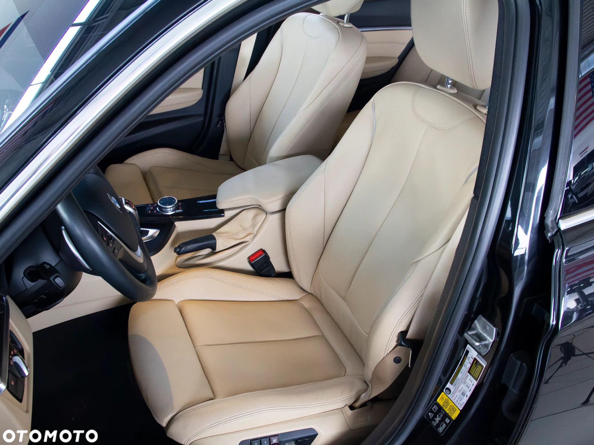 BMW Seria 3 330i GPF xDrive - 16