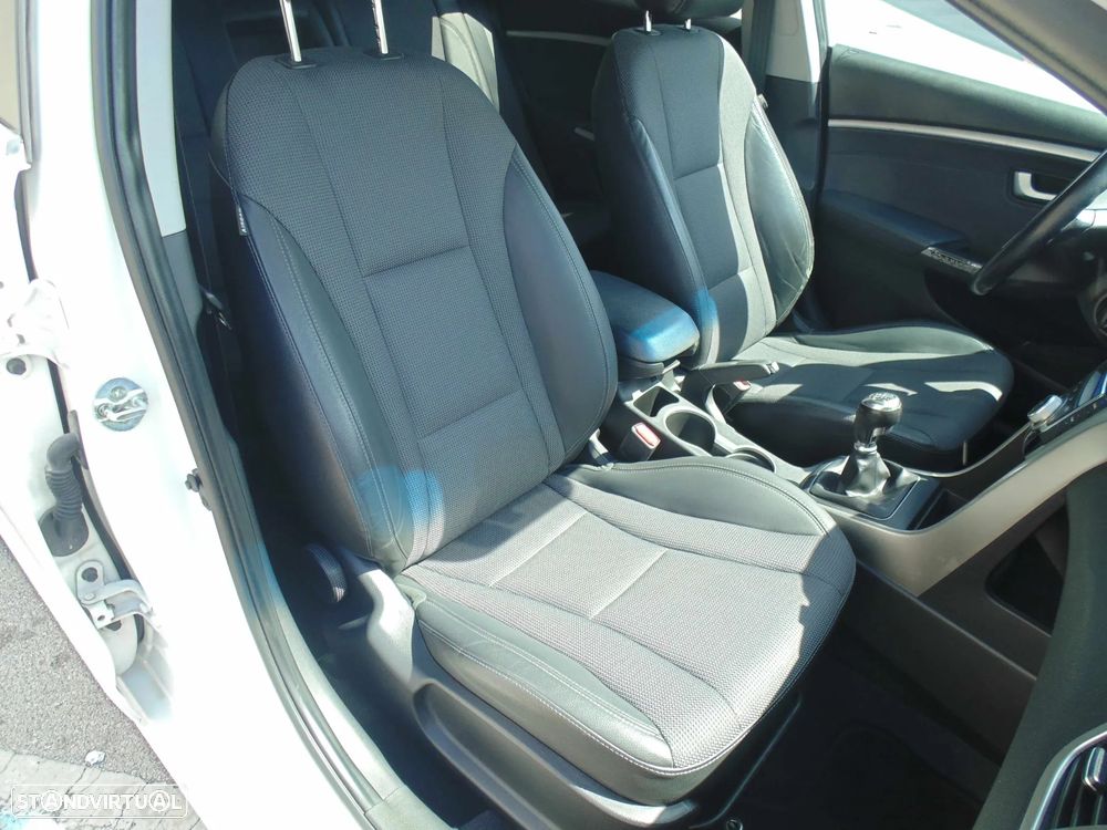 Hyundai i30 SW 1.6 CRDi GO! - 19