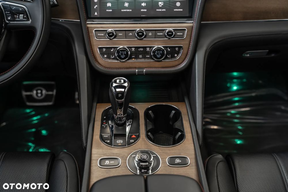 Bentley Bentayga W12 Mulliner - 29