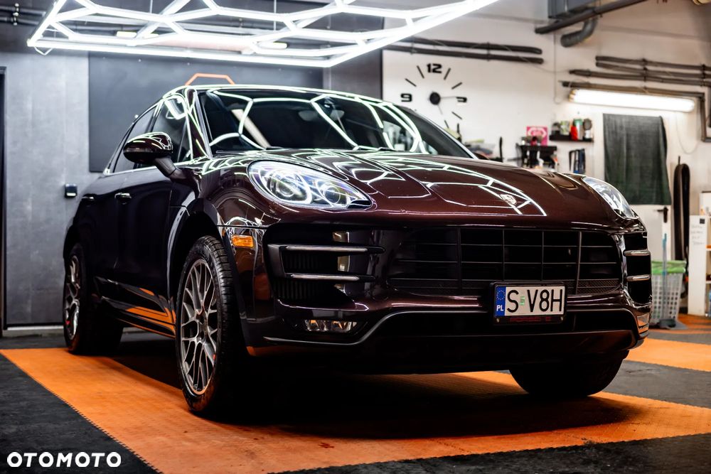 Porsche Macan Turbo - 1