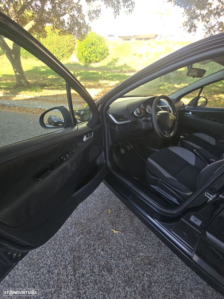 Peugeot 207 1.4 HDi Urban - 18