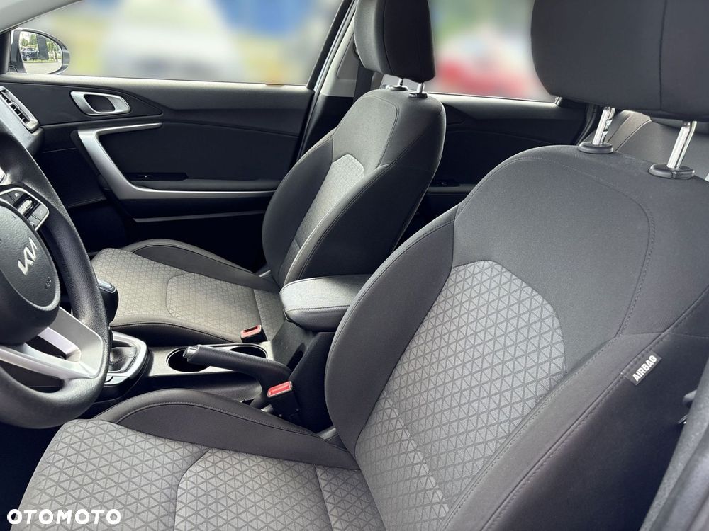 Kia Ceed - 11