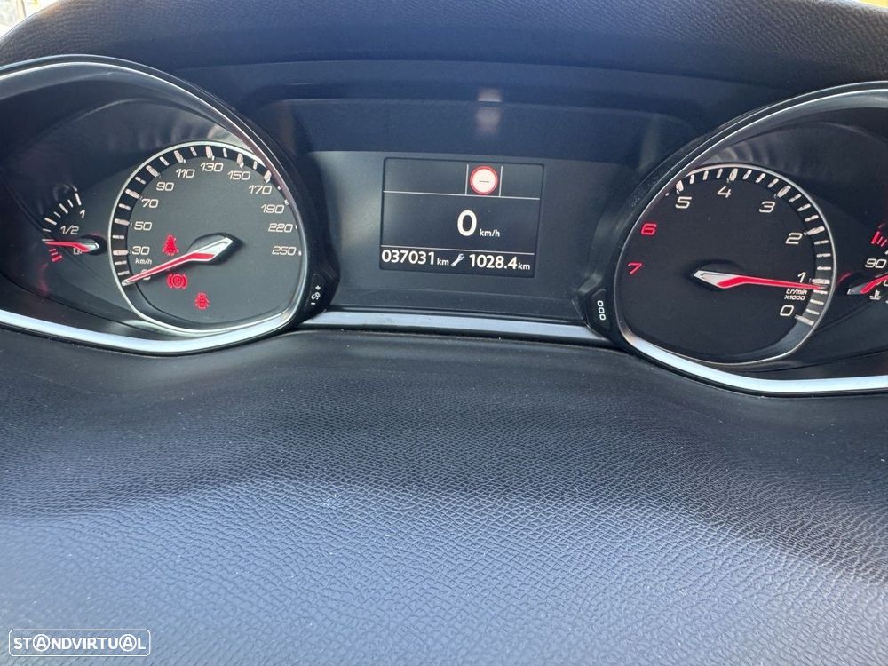Peugeot 308 1.2 PureTech Allure J18 - 33
