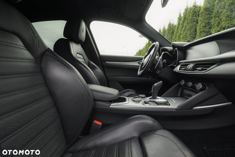 Alfa Romeo Stelvio 2.0 Turbo Veloce Q4 - 17