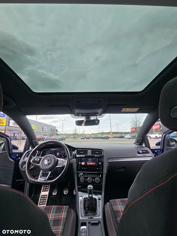 Volkswagen Golf - 11