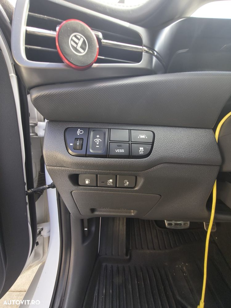 Hyundai IONIQ - 7