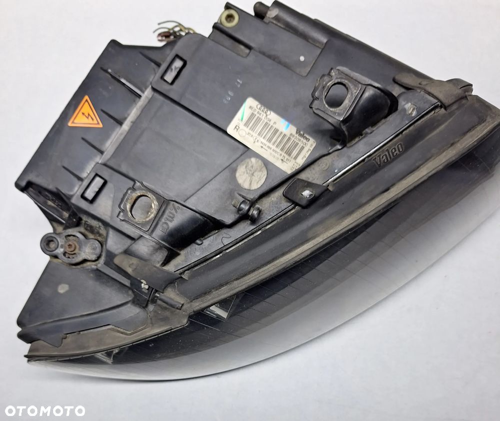LAMPA XENON PRAWY PRZÓD  -AUDI A4/B6 -VALEO-8E0941004- EUROPA - 4