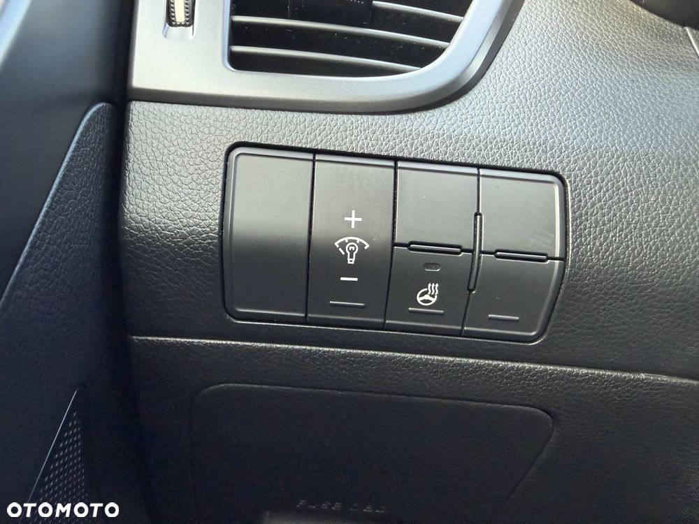 Hyundai i30 1.6 T GDI Turbo - 31