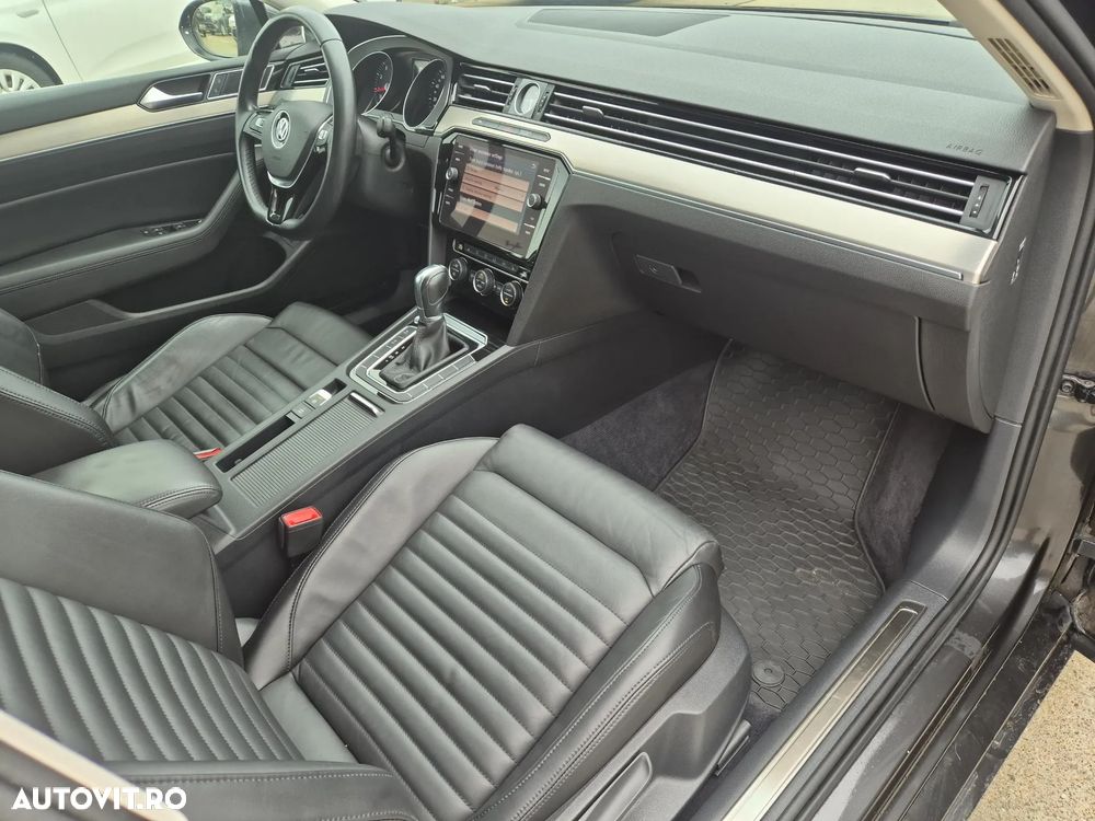 Volkswagen Passat 2.0 TSI DSG Highline - 23