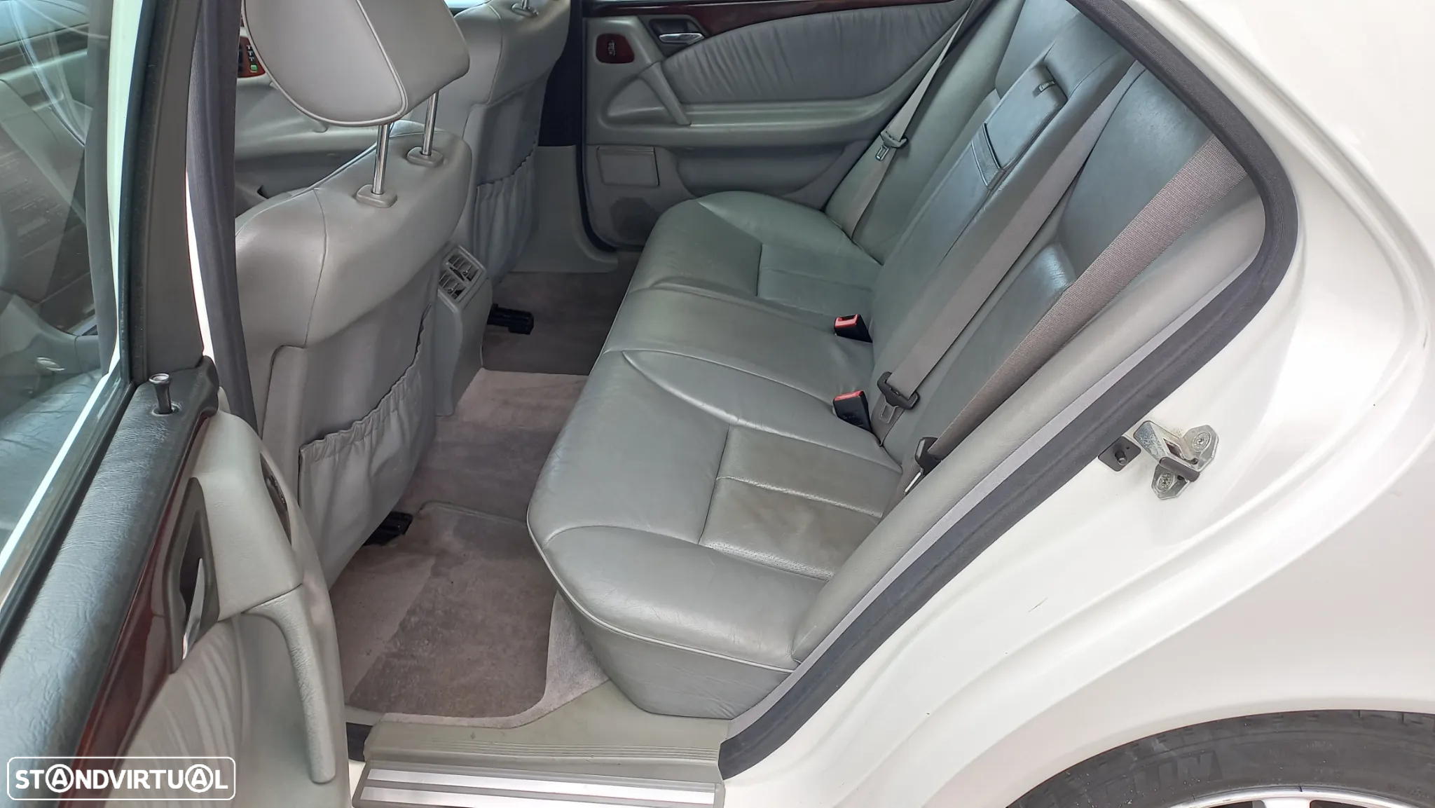 Mercedes-Benz E 300 - 6