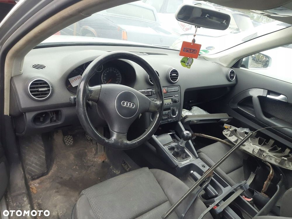 Audi A3 8P 1,9 TDI 105KM 77KW 2003-2012 R 3 DRZWI LAK Y7W CZĘŚCI - 8